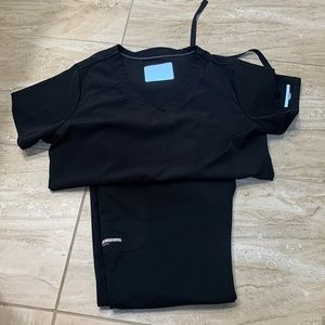 Sketchers Barco brand Scrubs Size S top and bottom combination